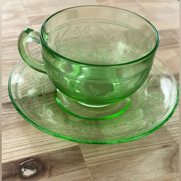 Rare Vintage 1930’s Hazel Atlas Uranium Glass Tea Cup and Saucer Clover Motif - Picture 2 of 10